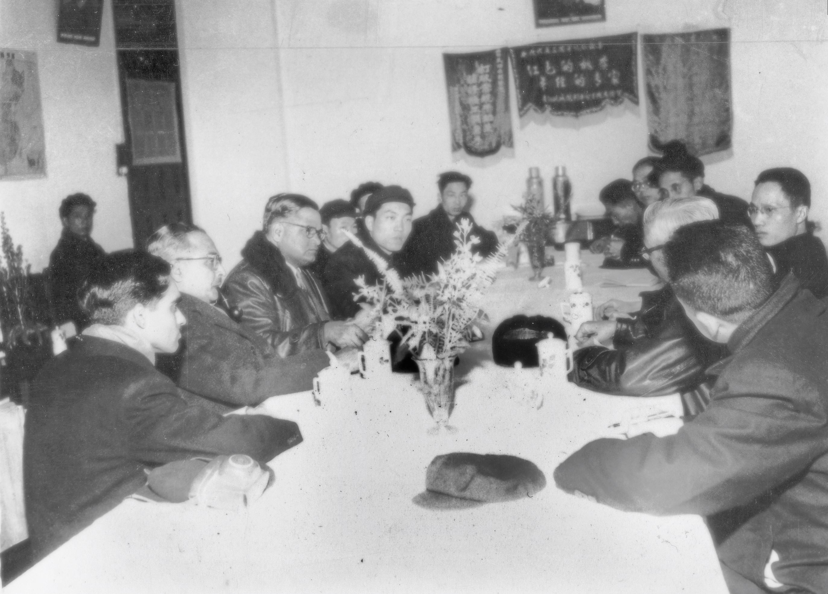 法国议员代表团弗朗索瓦等7人参观访问