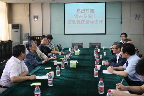 全国政协原副主席钱正英院士与实验室研究人员座谈