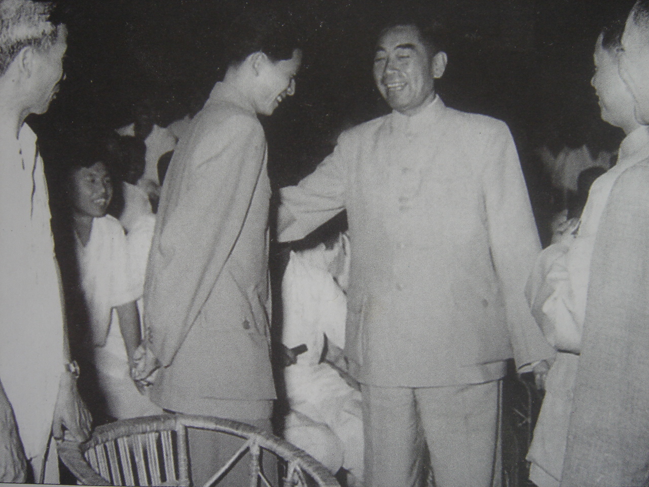 周恩来总理在越南接见赴越支教教师叶守泽教授