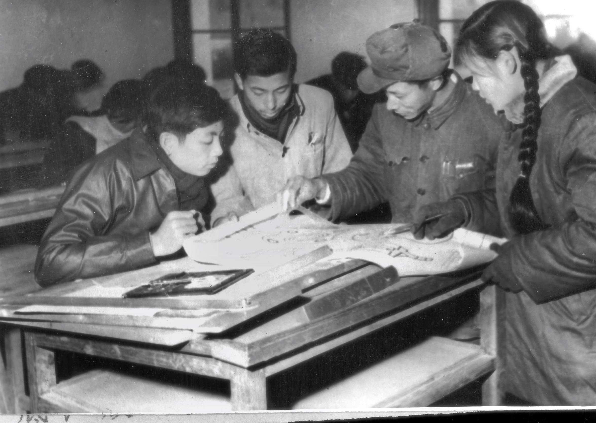 制图教师彭子炎指导学生毕业设计